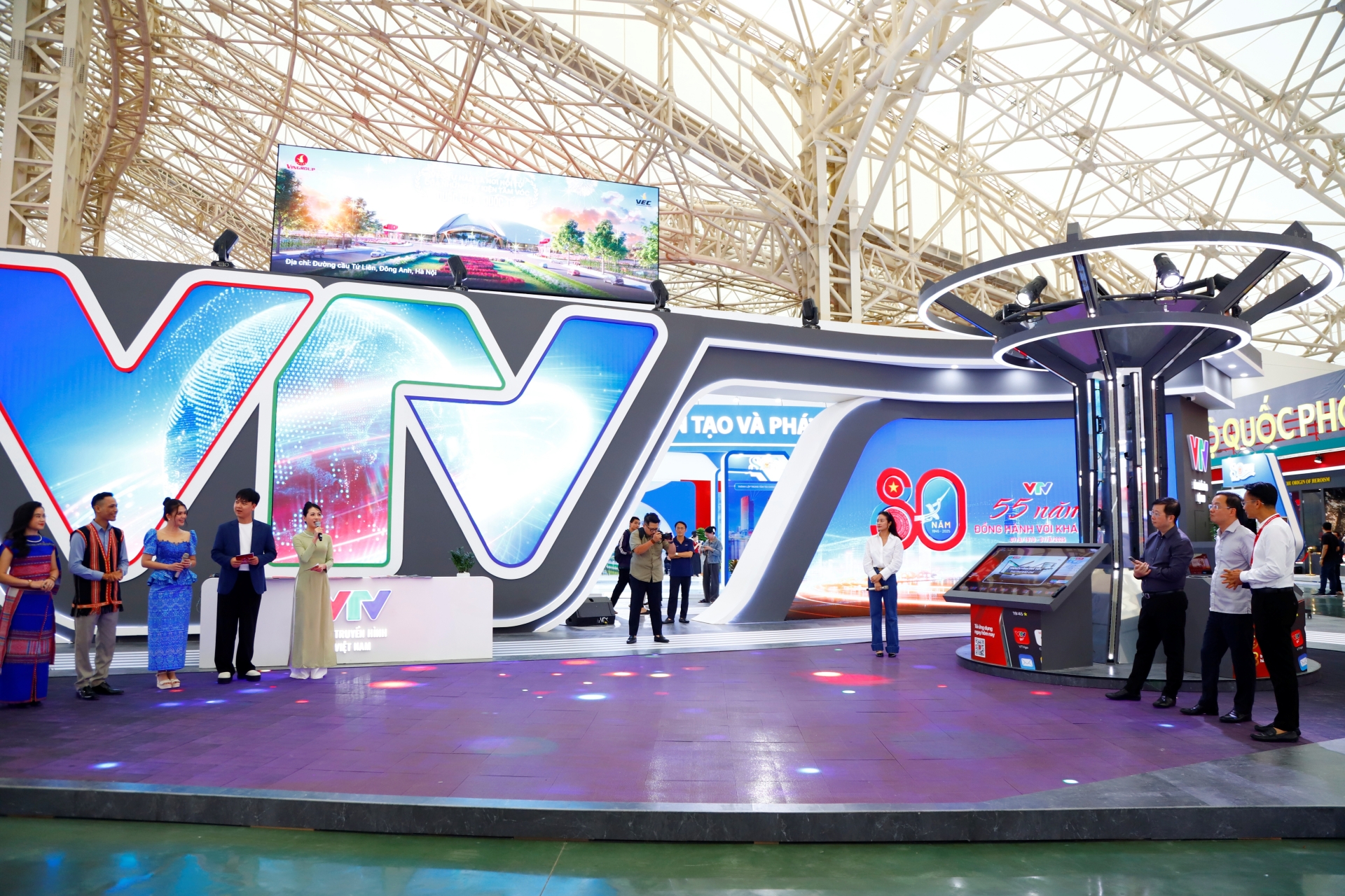 Gian trung bay VTV (14)