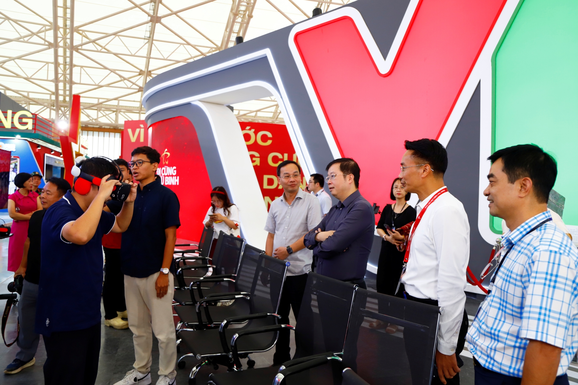 Gian trung bay VTV (6)