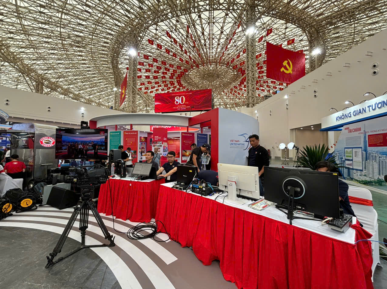 Gian trung bay VTV - VTV4 (12)
