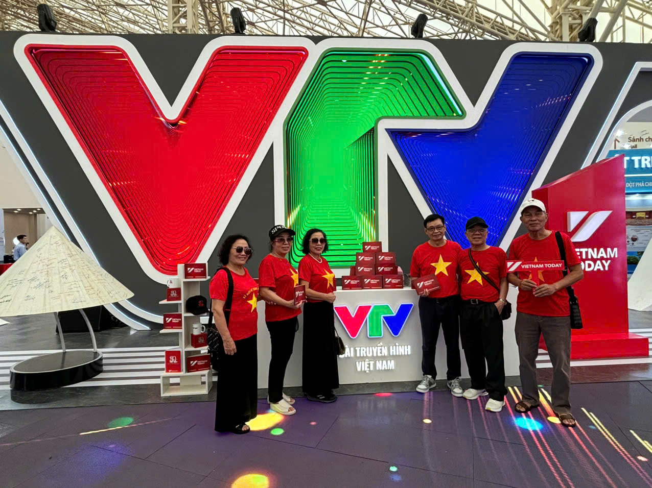 Gian trung bay VTV - VTV4 (5)