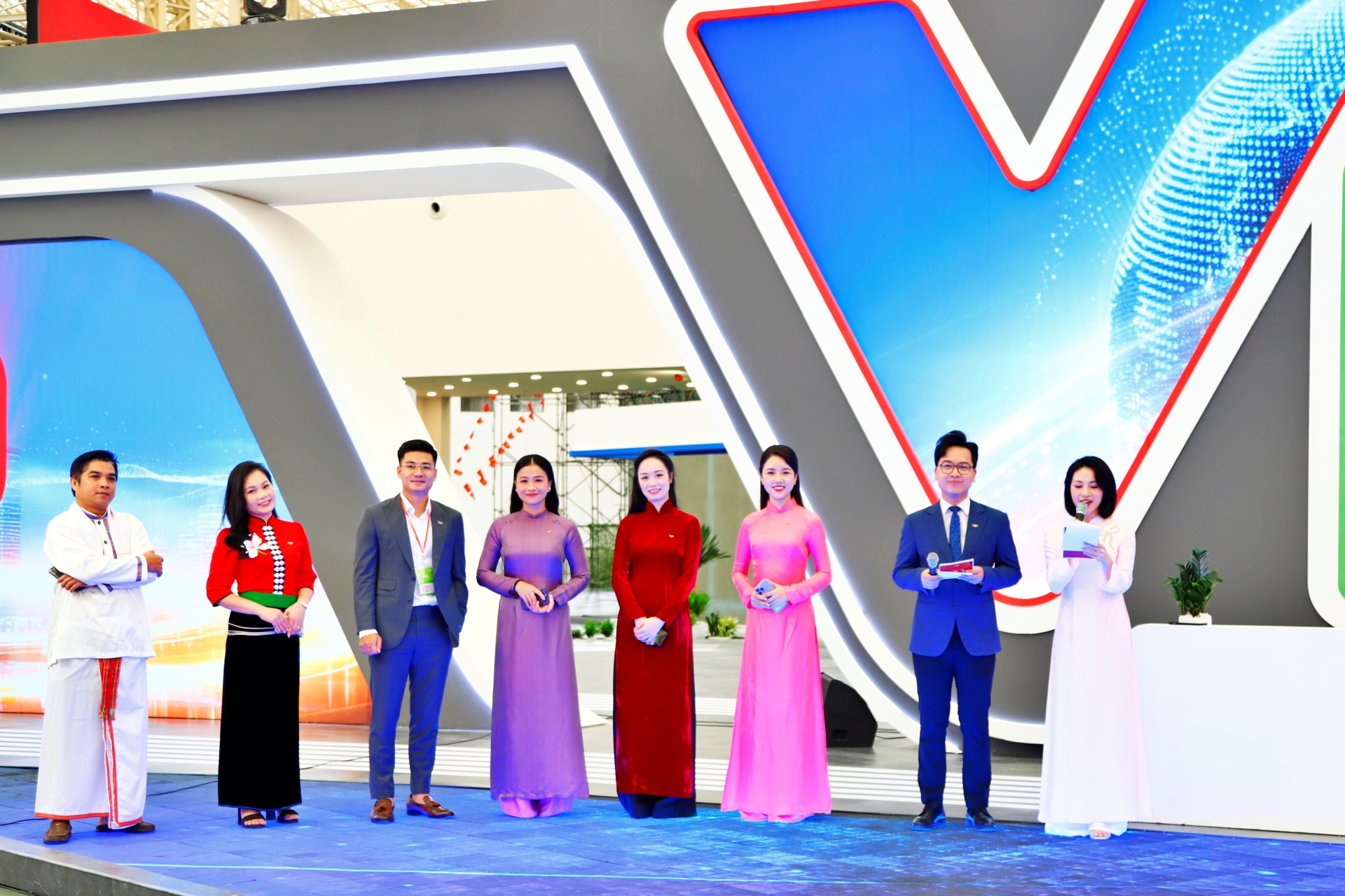 Gian trung bay VTV (3)