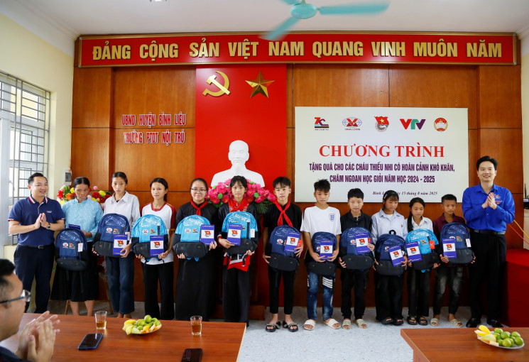 Thanh niên VTV “chắp cánh ước mơ” cho học sinh vùng sâu, vùng xa trước thềm năm học mới
