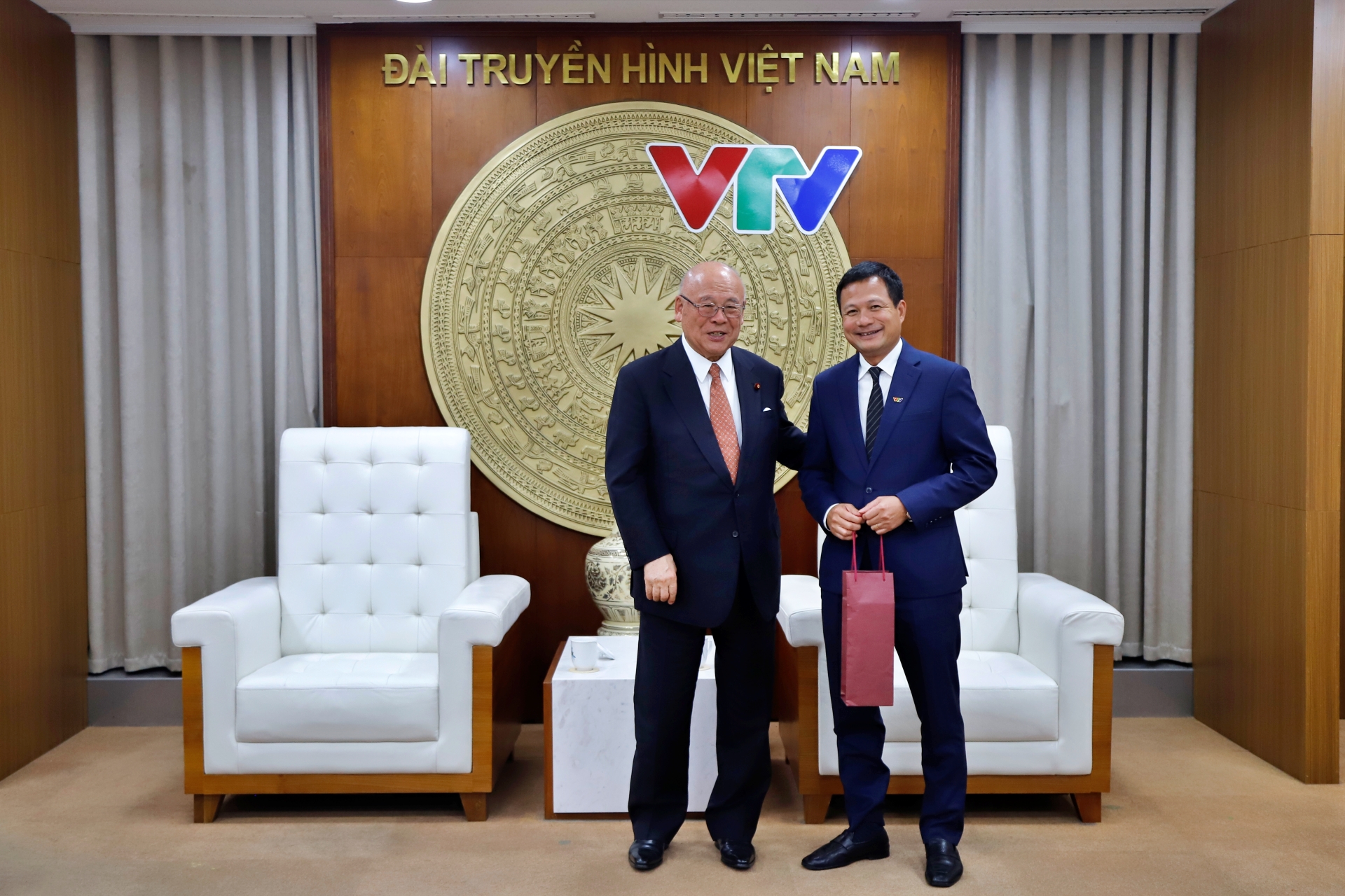 PTGD Hoang tiep co van Nhat