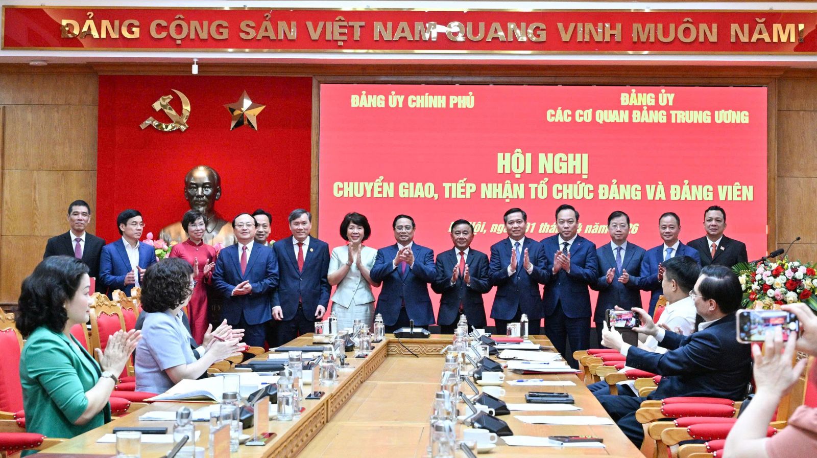 Chuyển giao, tiếp nhận tổ chức đảng, đảng viên về Đảng ủy các cơ quan Đảng Trung ương