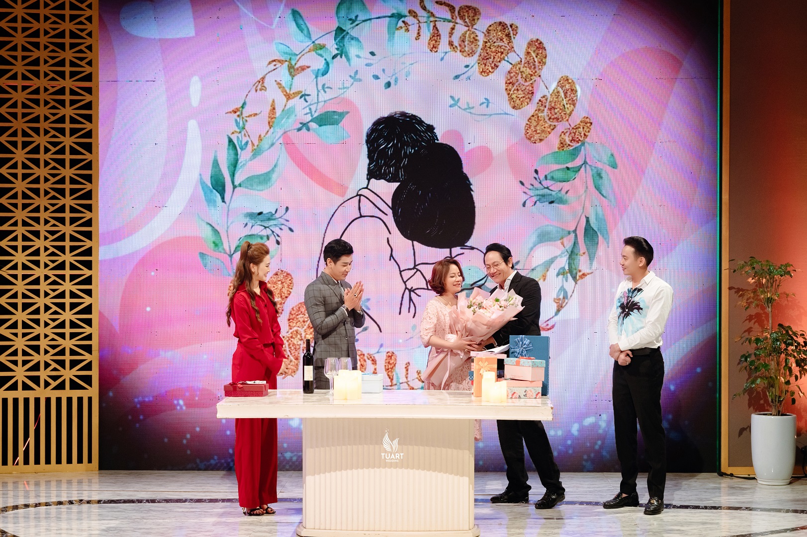 Lần đầu tiên, "Khách sạn 5 sao" chuẩn bị một tiết mục livestream bán hàng