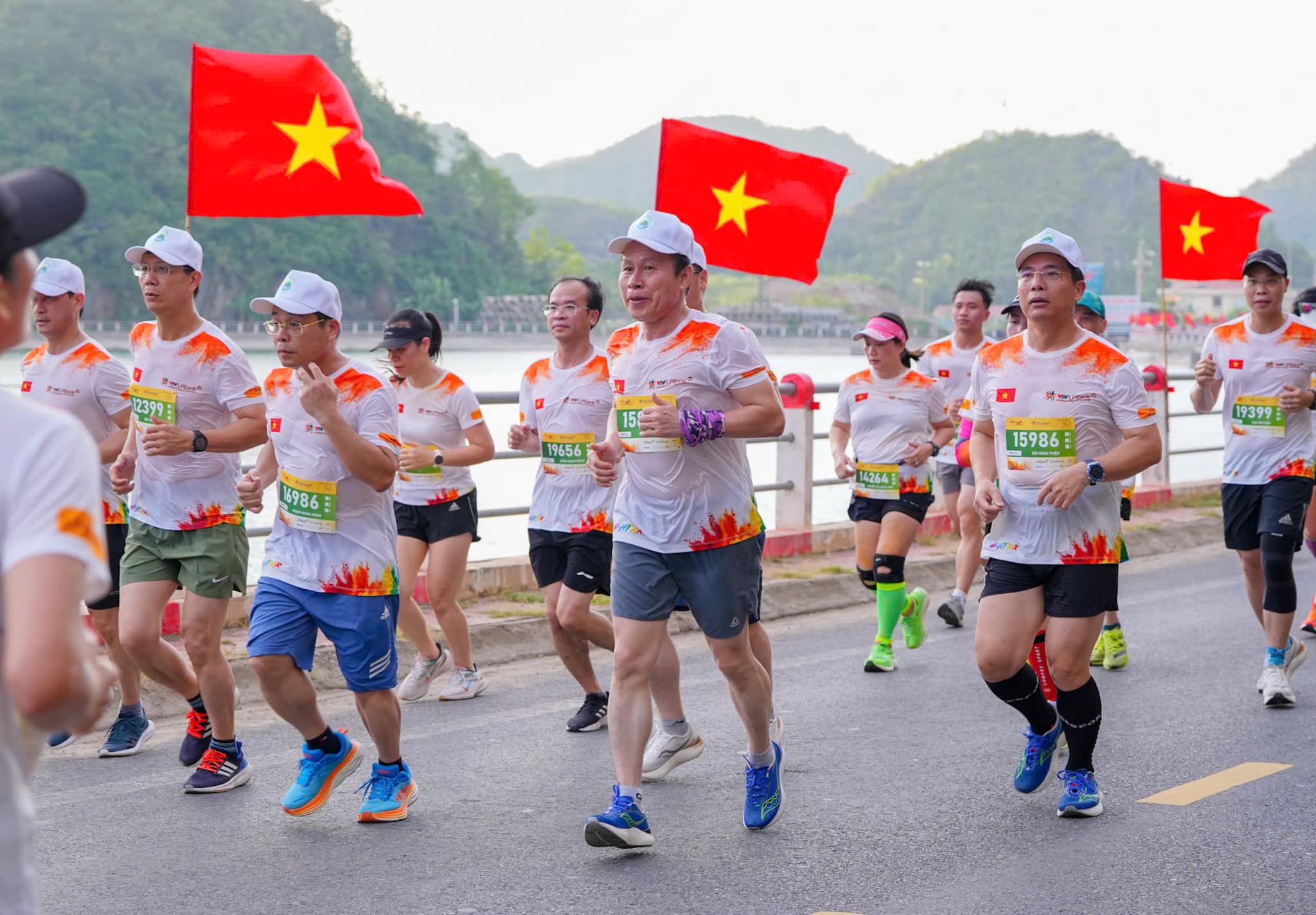 Hơn 3500 VĐV tham gia Giải Marathon quốc tế VTV LPBank – Sắc màu hoàng hôn Cát Bà 2024