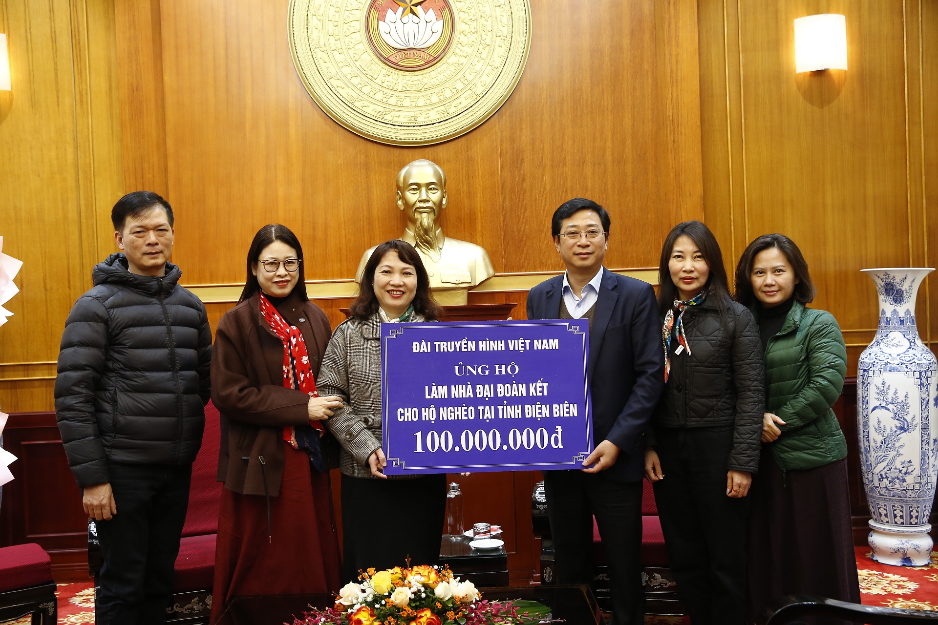 Công đoàn Đài THVN ủng hộ 100 triệu đồng xây dựng nhà Đại đoàn kết tỉnh Điện Biên