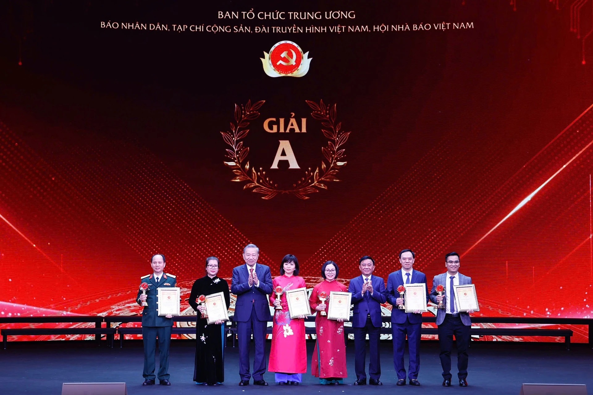 Đài THVN vinh dự nhận Giải A - Giải Búa liềm vàng lần thứ 9 - năm 2024