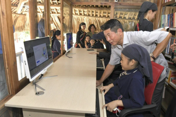 Chương trình "Máy tính cùng em đến trường" đến với Thái Nguyên