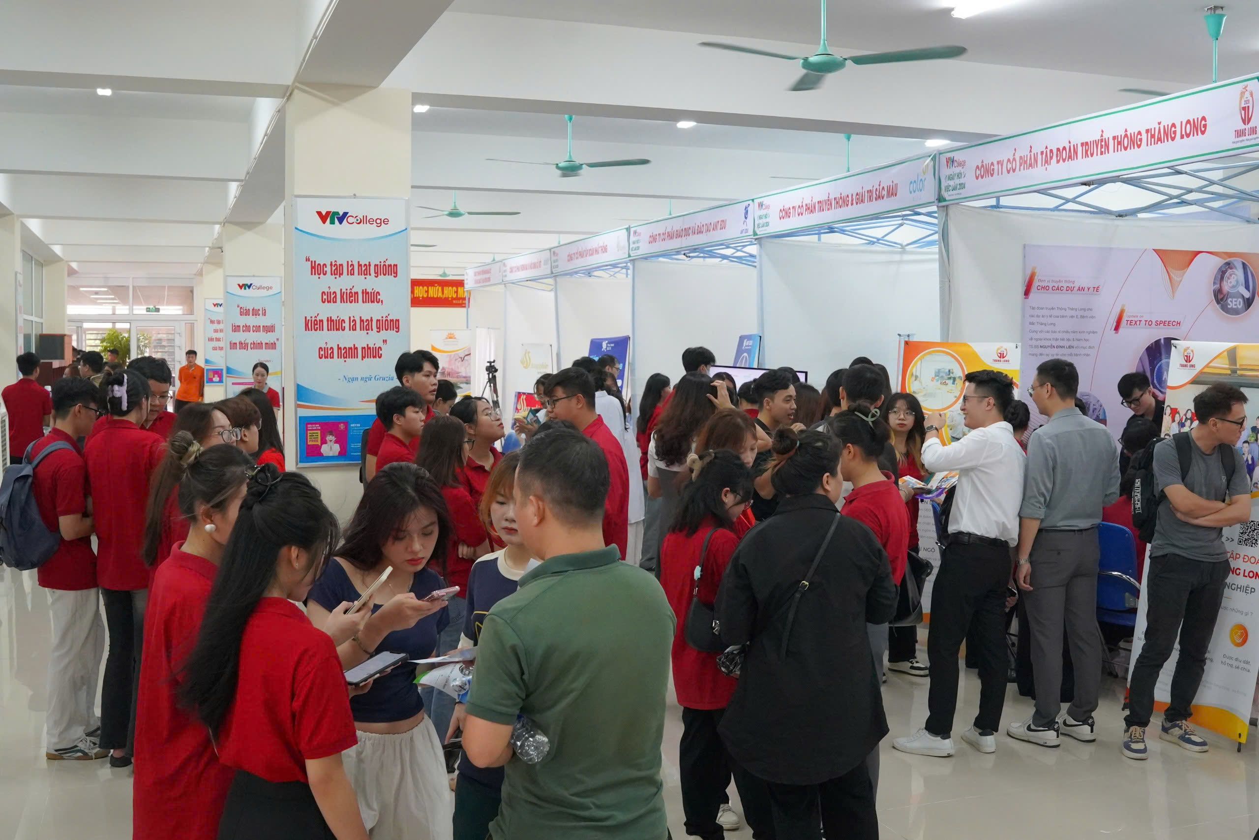 Gần 40 cơ quan báo chí, truyền thông và doanh nghiệp tham dự Ngày hội ...