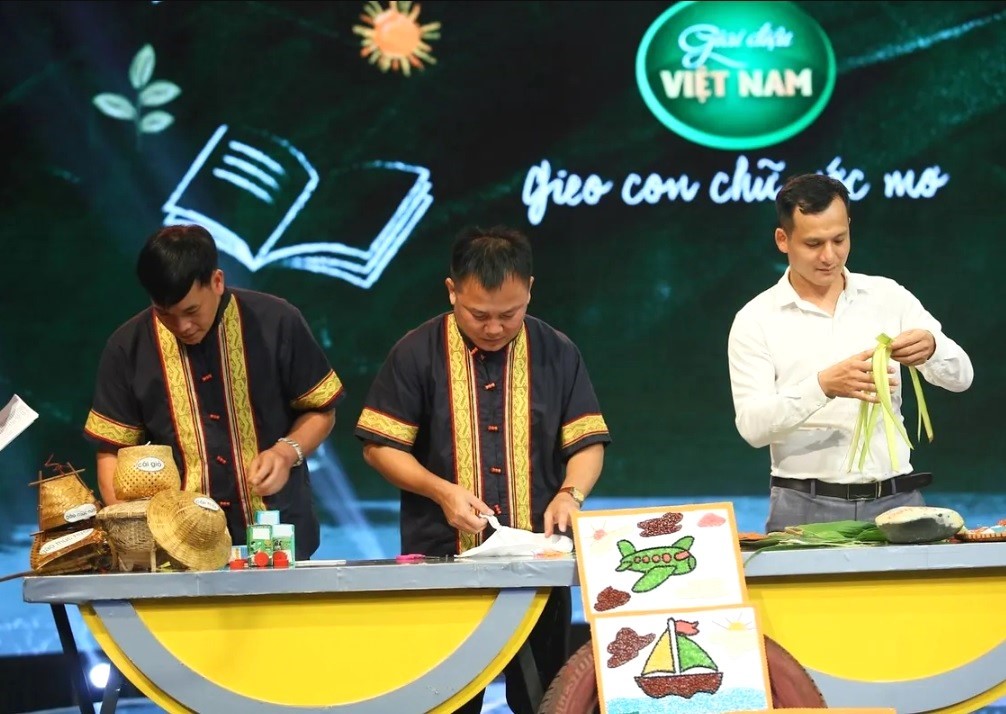 "Giai điệu Việt Nam" tháng 9: “Gieo con chữ ước mơ”