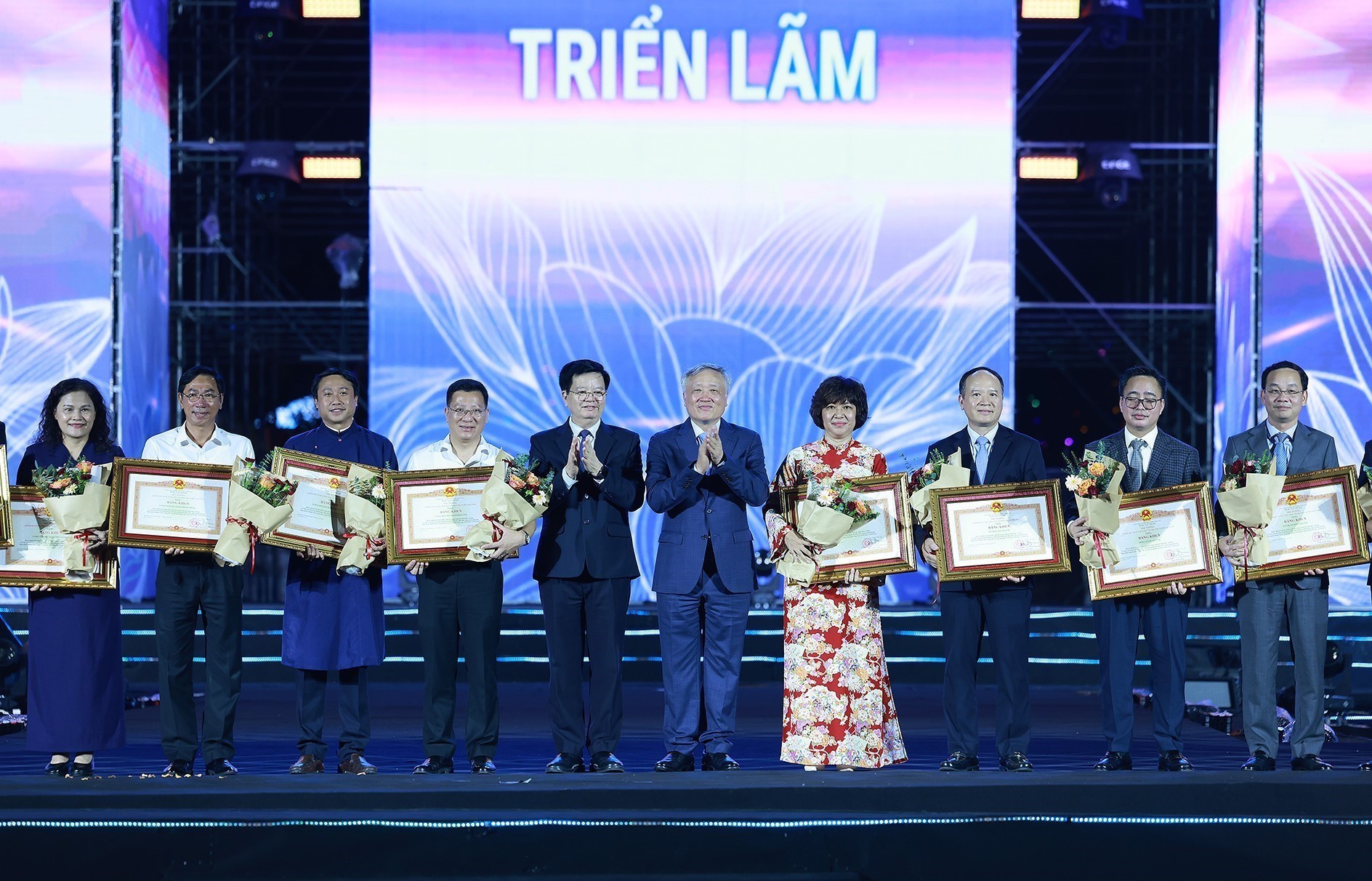 Đài THVN được tặng Bằng khen của Thủ tướng và giải thưởng "Không gian trưng bày tiêu biểu” tại Triển lãm thành tựu đất nước