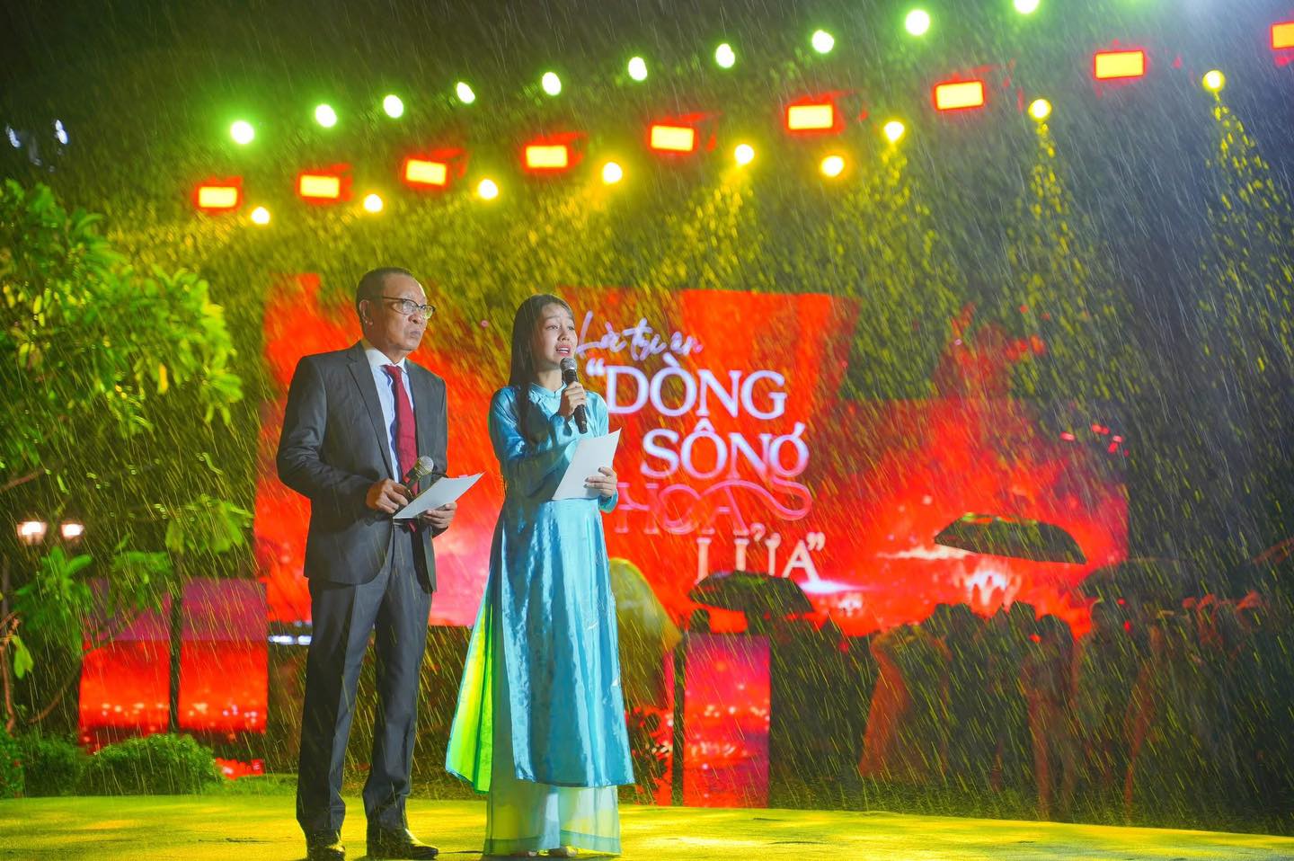 Xúc động và tự hào bản hùng ca “Lời tri ân - Dòng sông Hoa lửa”