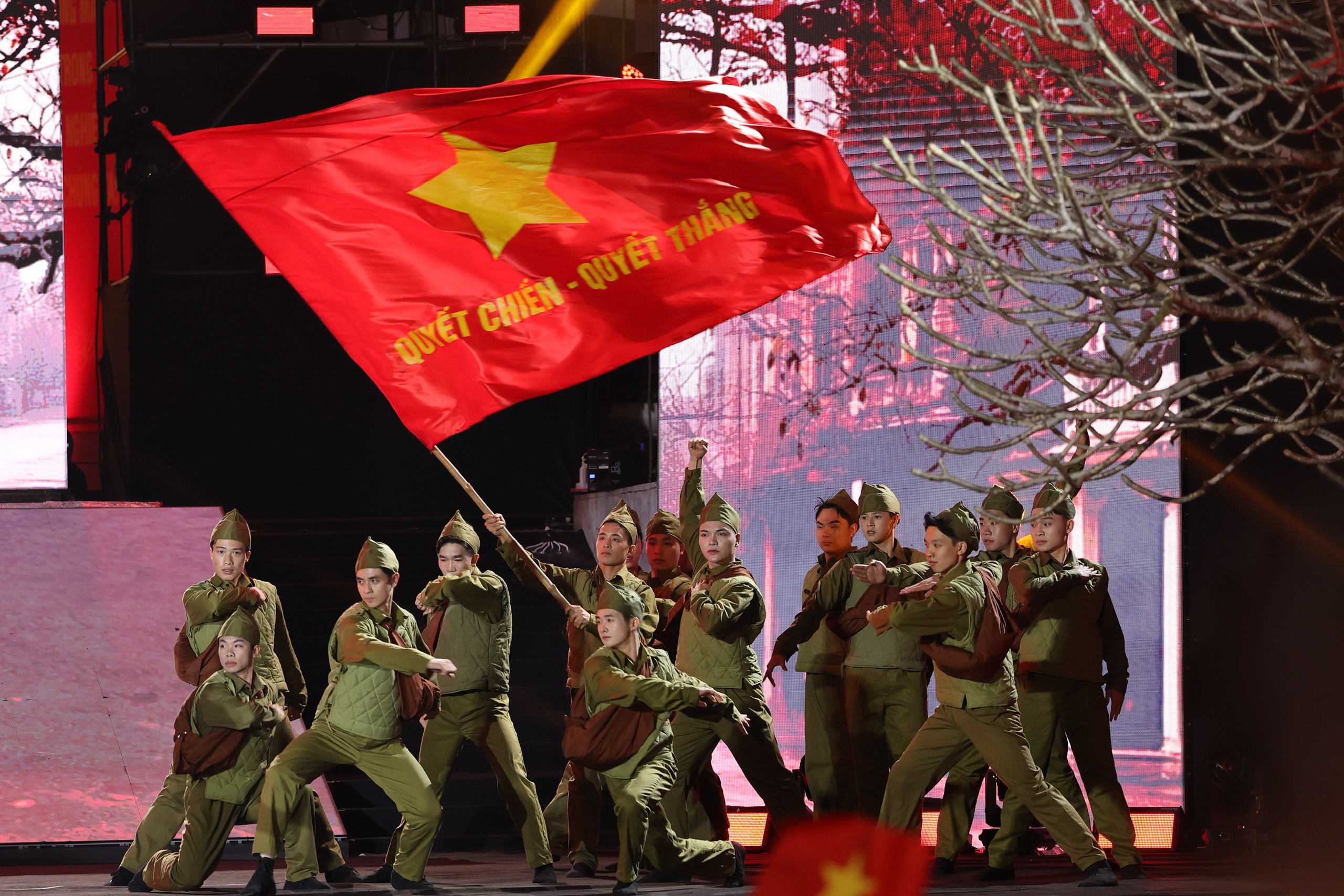 Cầu truyền hình “Hai tay xây dựng một sơn hà”: Xúc động và tự hào