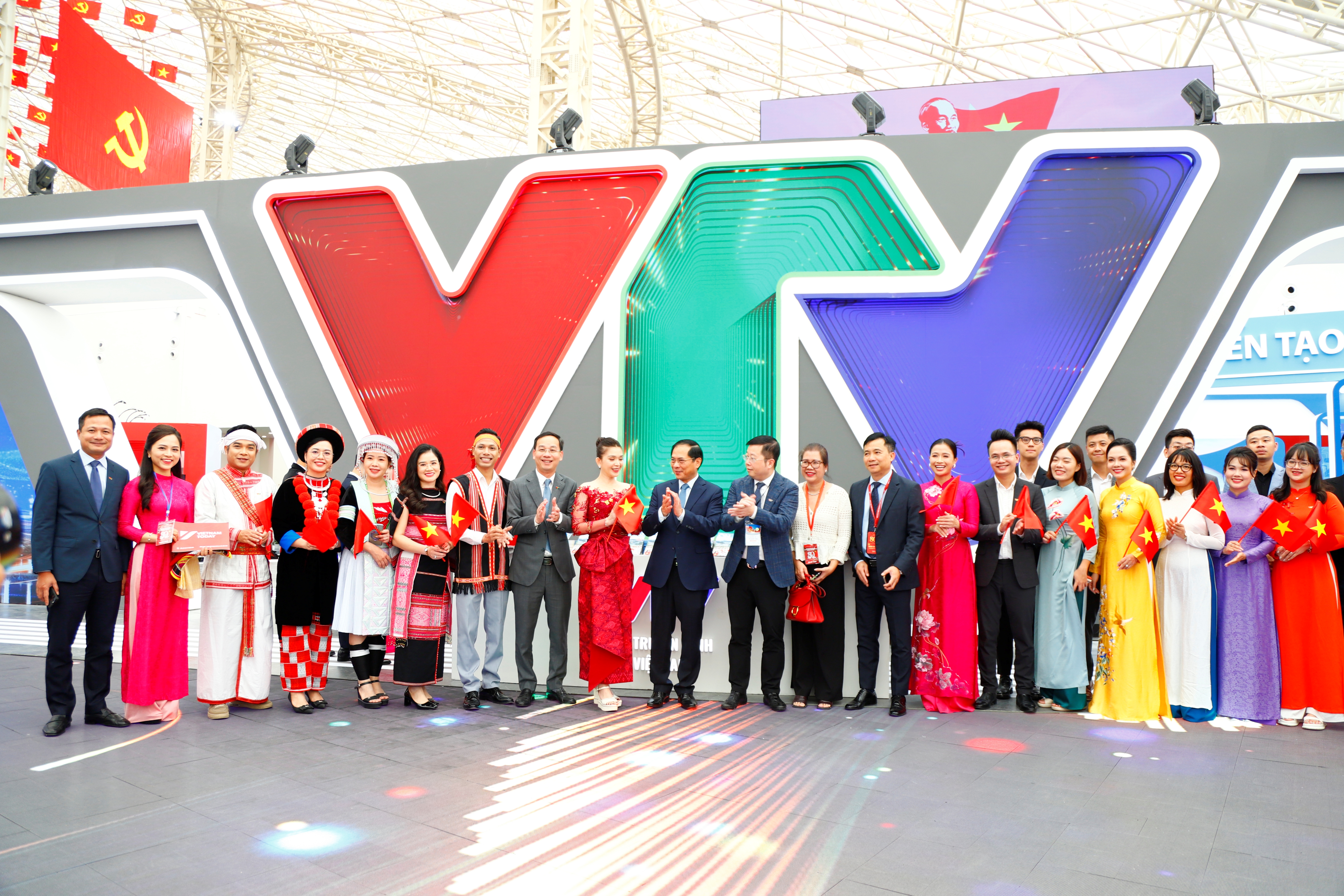 Sức hút của Gian trưng bày VTV trong ngày khai mạc Triển lãm Thành tựu đất nước