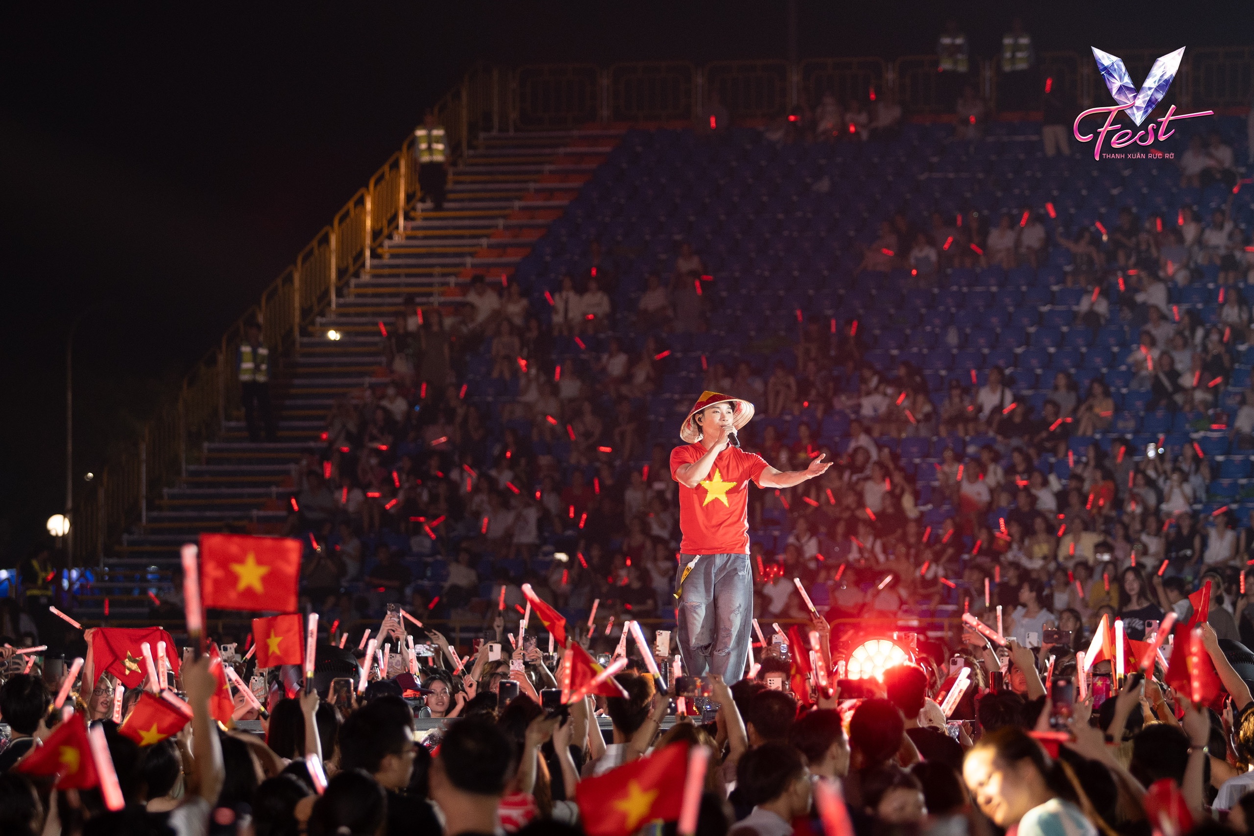 V Fest - Thanh xuân rực rỡ: Tuổi trẻ bùng nổ, âm nhạc cháy hết mình