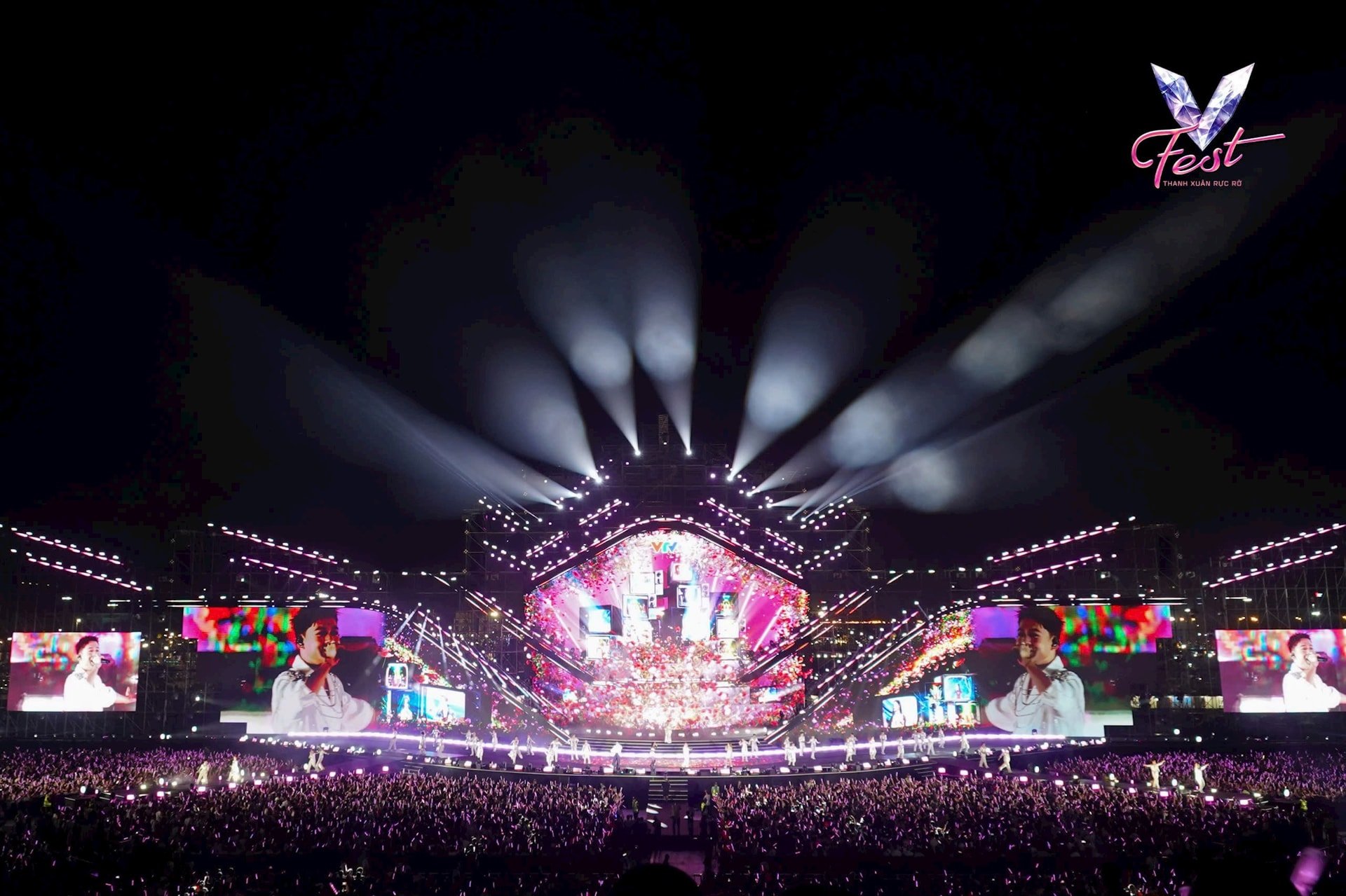 Những nghệ sĩ nào tham gia V Fest - Vietnam Today?