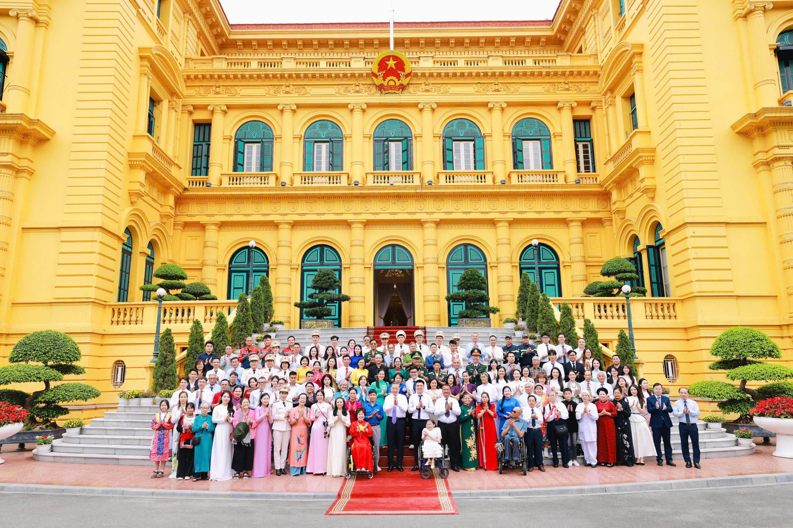 Tổng Bí thư, Chủ tịch nước Tô Lâm gặp mặt 100 đại biểu chương trình “Việc tử tế” của Đài Truyền hình Việt Nam