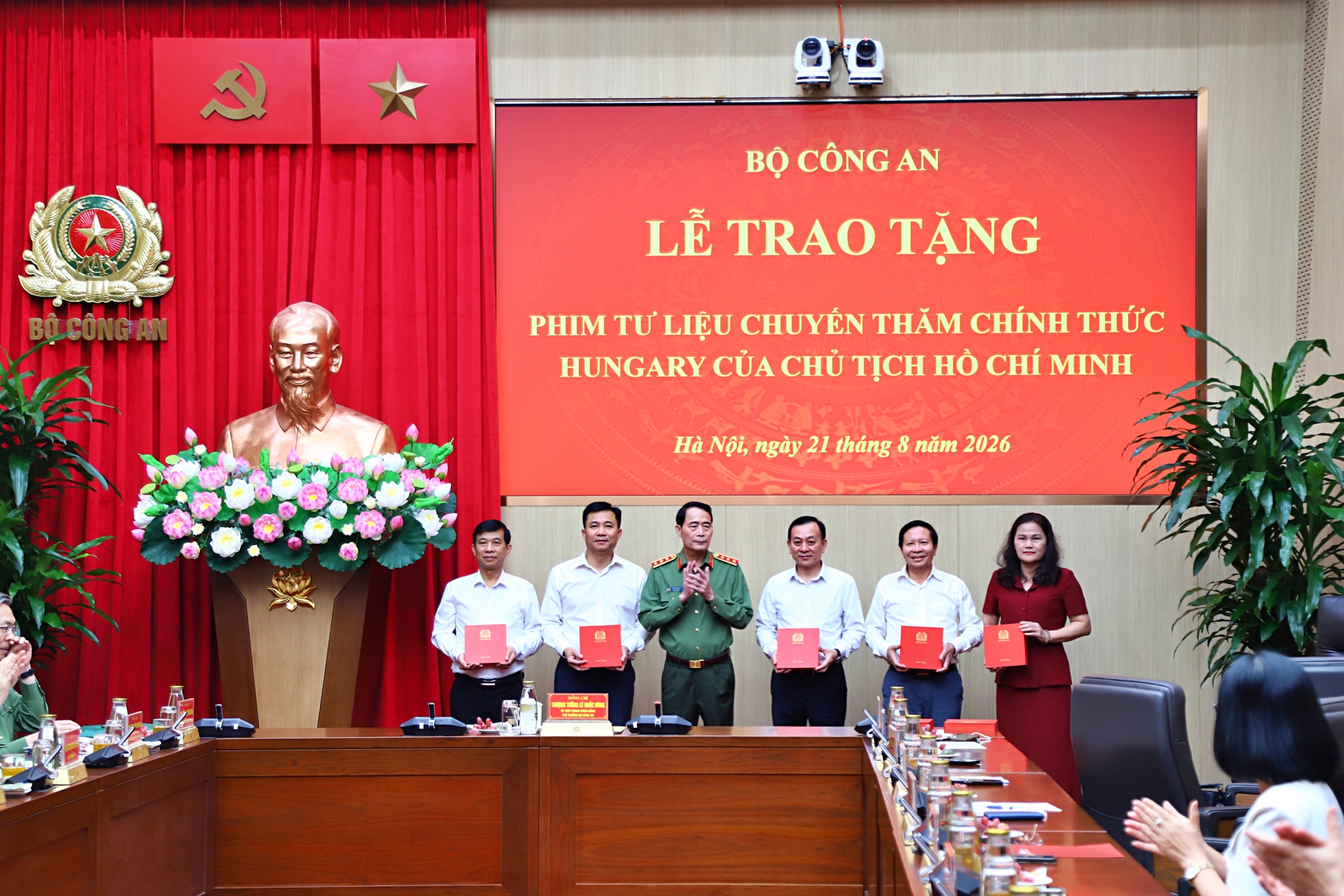 Đài Truyền hình Việt Nam tiếp nhận phim tư liệu quý về Chủ tịch Hồ Chí Minh